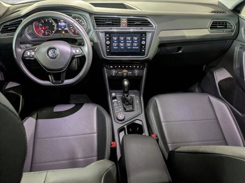 Used 2020 Volkswagen Tiguan SE w/ Panoramic Sunroof Package image 17