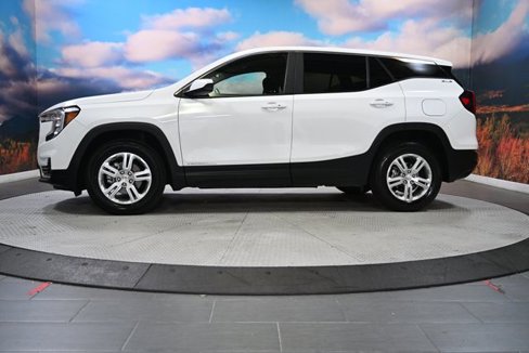 Used 2024 GMC Terrain SLE image 5