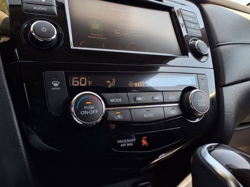Used 2018 Nissan Rogue SV w/ Premium Package image 12