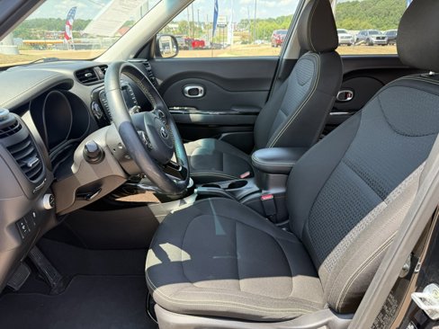 Used 2016 Kia Soul + image 12