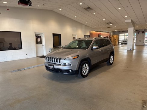 Used 2015 Jeep Cherokee Latitude image 2