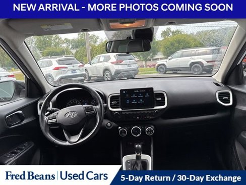 Used 2022 Hyundai Venue Limited w/ Cargo Package image 12