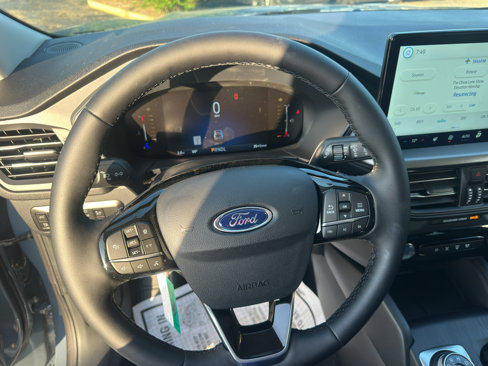 New 2025 Ford Escape SE image 9