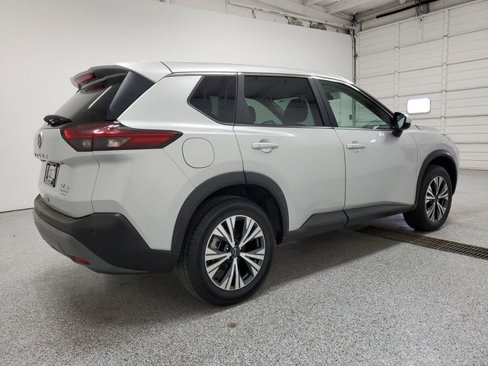 Used 2023 Nissan Rogue SV image 3