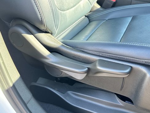 Used 2022 Chevrolet Bolt EUV LT w/ Convenience Package image 24