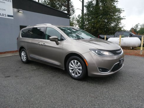 Used 2018 Chrysler Pacifica Touring-L image 3