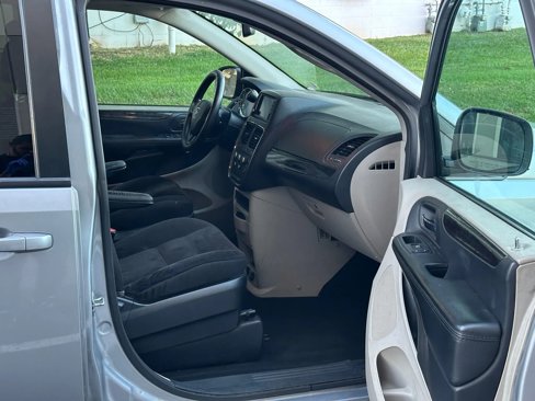 Used 2018 Dodge Grand Caravan SE image 19