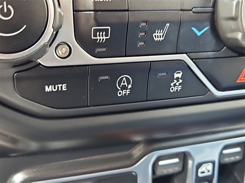 Used 2021 Jeep Wrangler Unlimited Sahara w/ Dual Top Group image 18