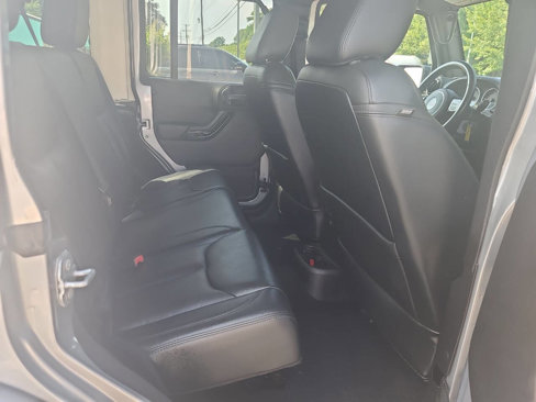 Used 2015 Jeep Wrangler Unlimited Sahara image 29