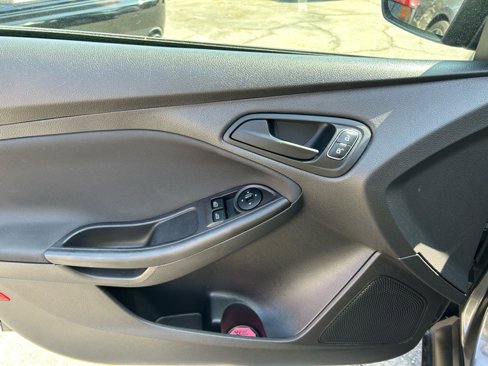 Used 2017 Ford Focus S image 7