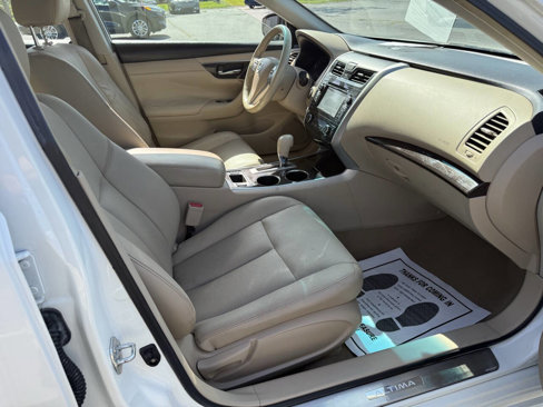 Used 2013 Nissan Altima 2.5 SL w/ Technology Pkg image 5