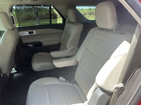 Used 2021 Ford Explorer Platinum w/ Equipment Group 601A image 7