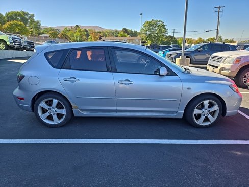 Used 2004 MAZDA MAZDA3 s w/ Moonroof & 6-CD Pkg image 3