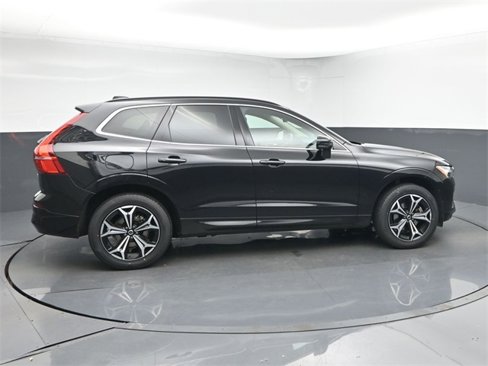 Used 2022 Volvo XC60 B5 Momentum w/ Climate Package image 8