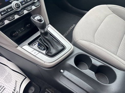 Used 2020 Hyundai Elantra SE image 24