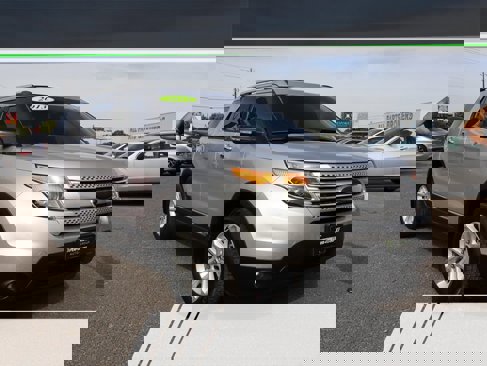 Used 2013 Ford Explorer XLT w/ Class III Trailer Tow Pkg image 1