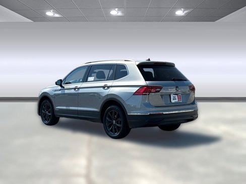 Used 2024 Volkswagen Tiguan SE image 3
