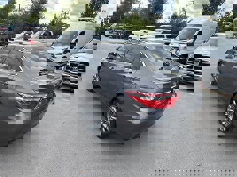Used 2017 Toyota Camry SE image 16