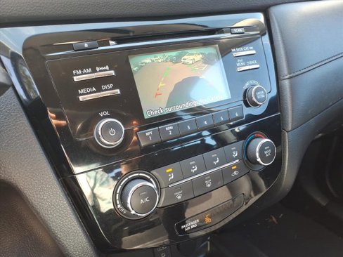 Used 2017 Nissan Rogue S image 18