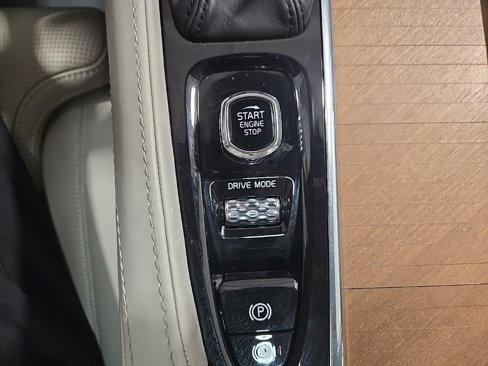 Used 2020 Volvo S90 T6 Inscription w/ Protection Package Premier image 13