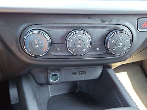 Used 2024 Chevrolet Trax RS w/ Driver Confidence Package image 14