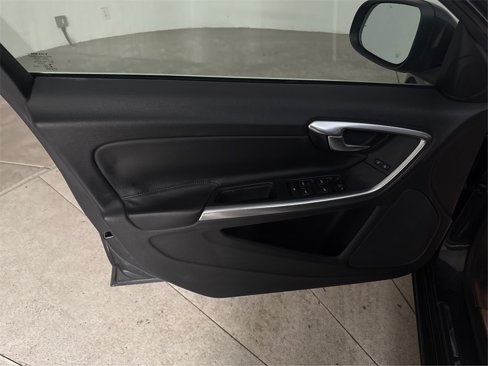 Used 2015 Volvo S60 T5 Premier image 10