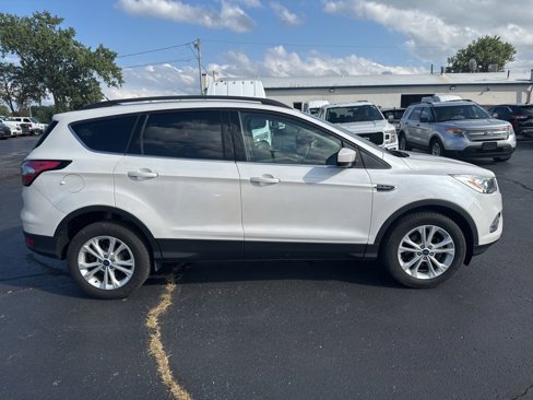 Used 2017 Ford Escape SE w/ Equipment Group 201A image 2