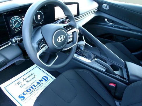 Used 2024 Hyundai Elantra SEL image 12