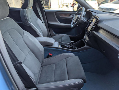 Used 2023 Volvo XC40 Recharge Ultimate image 8