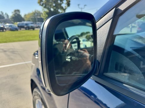 Used 2015 Dodge Grand Caravan SXT w/ UConnect Hands-Free Group image 17