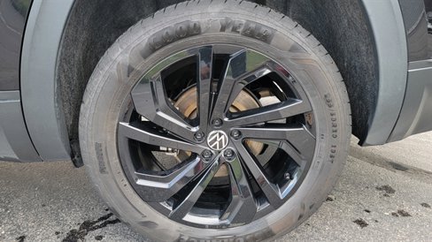 Used 2023 Volkswagen Atlas SE w/ Black Wheel Package image 17