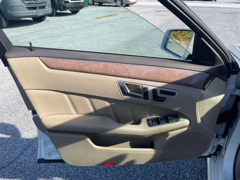 Used 2011 Mercedes-Benz E 350 4MATIC Sedan image 19