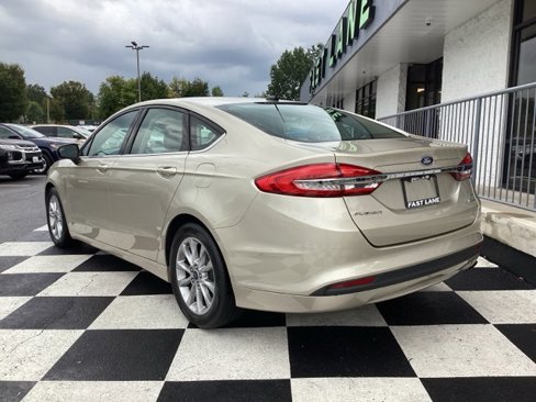 Used 2017 Ford Fusion SE image 6