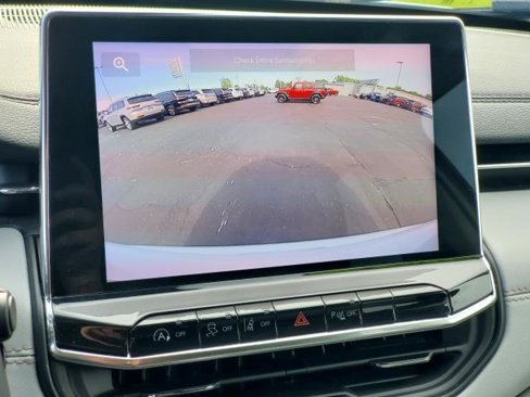 Used 2022 Jeep Compass Limited image 16