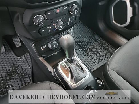 Used 2020 Jeep Renegade Latitude w/ Cold Weather Group image 13