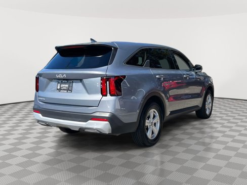Used 2025 Kia Sorento LX image 7