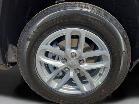New 2025 Jeep Grand Cherokee Laredo image 30