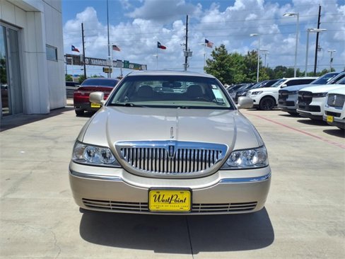 Used 2007 Lincoln Town Car Signature Limited image 20