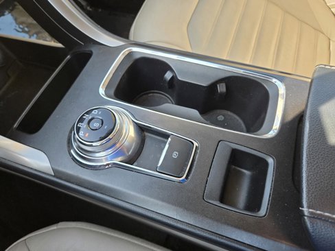 Used 2017 Ford Fusion SE image 11