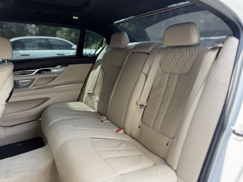 Used 2018 BMW 750i image 28