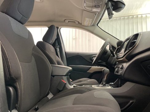 Used 2017 Jeep Cherokee Latitude w/ Cold Weather Group image 11