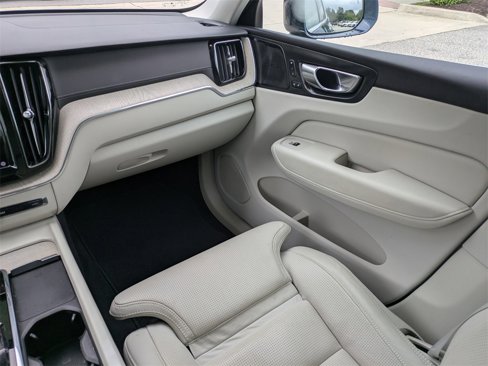 Certified 2022 Volvo XC60 B5 Inscription w/ Advanced Package image 17