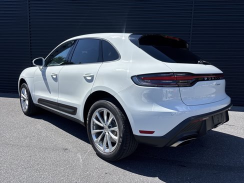 Used 2025 Porsche Macan image 3