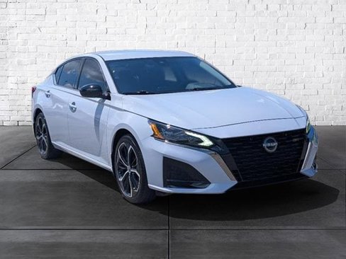 Used 2024 Nissan Altima 2.5 SR image 1