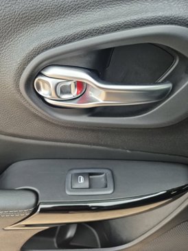 Used 2023 Jeep Cherokee Altitude Lux image 19