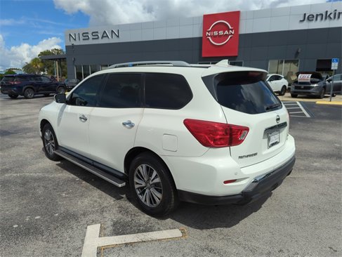 Used 2020 Nissan Pathfinder SV image 7