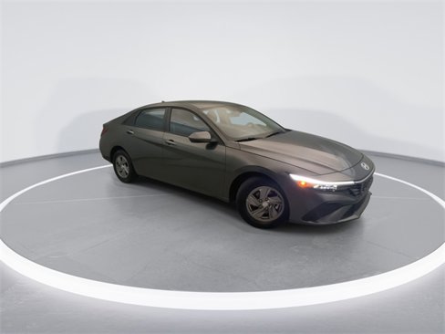 New 2025 Hyundai Elantra SE image 6