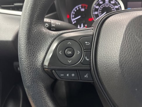 Used 2022 Toyota Corolla LE image 11