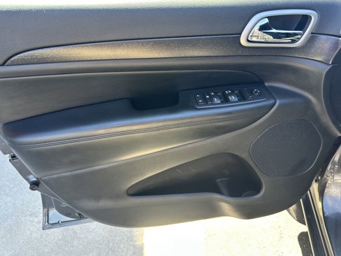 Used 2018 Jeep Grand Cherokee Altitude image 9