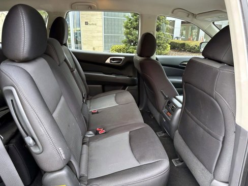 Used 2020 Nissan Pathfinder S image 17